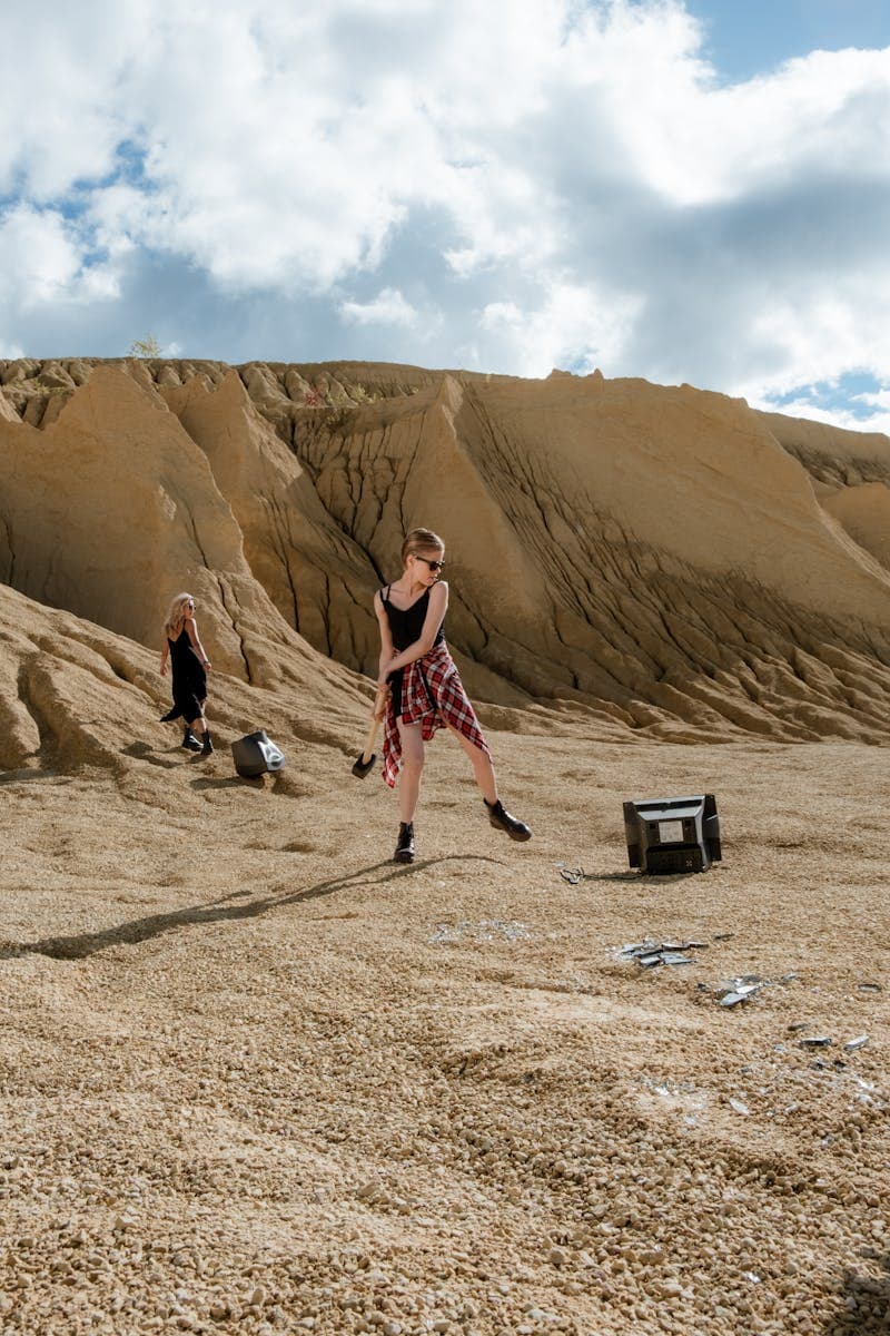 Zerstörungsaktion im Crash Room mit Baseballschläger