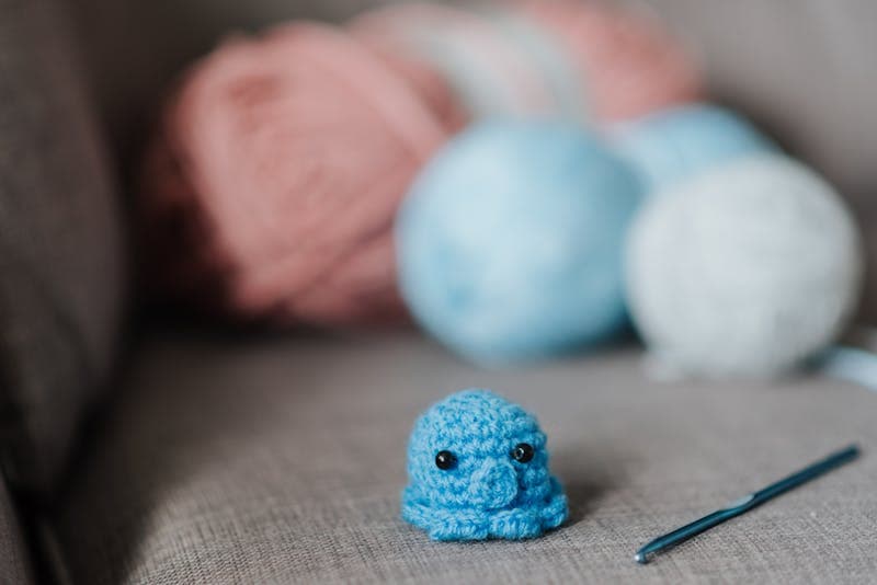 Zerstörte Gegenstände und Scherben nach einer Session